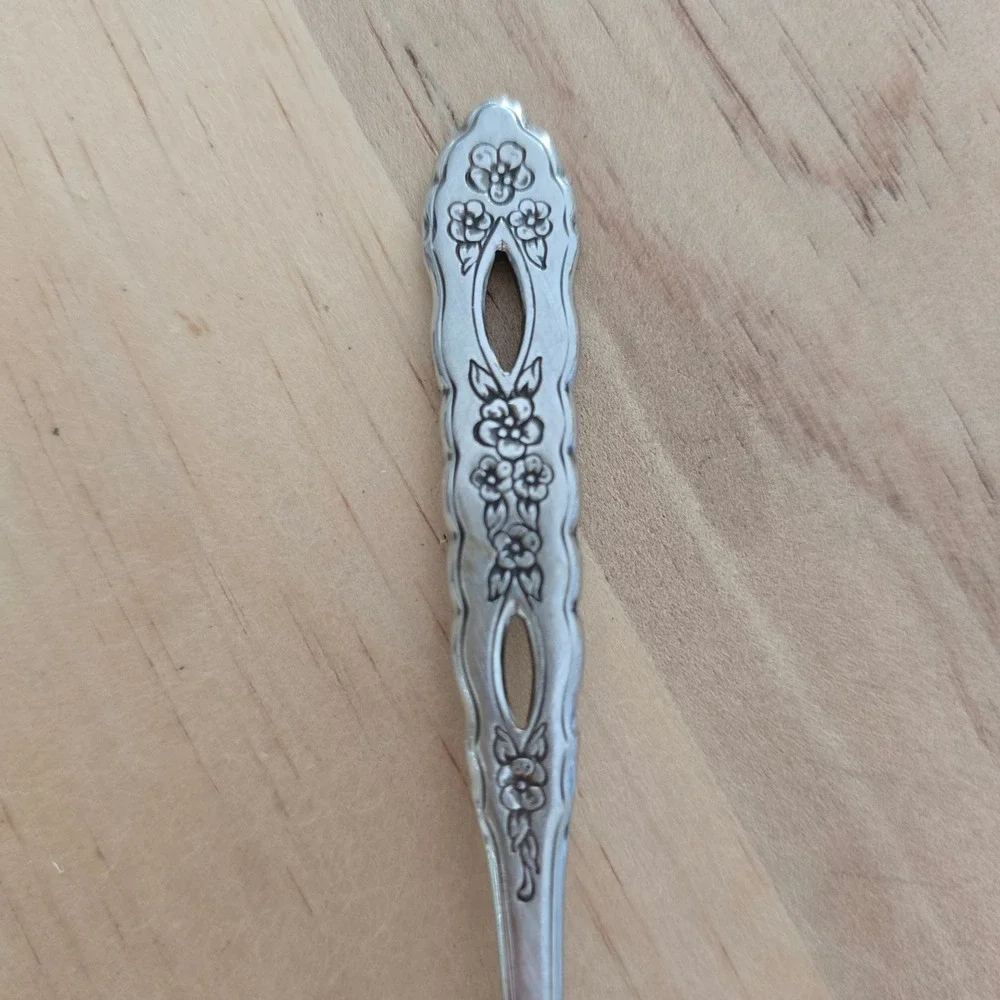 Proposal Oneida Deluxe Stainless‎ Spoon Floral Pattern Vintage 1980